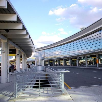 OEM / ODM Long Span Steel Structure Shopping Mall سوبر ماركت