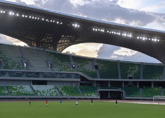 الهيكل الصلب الجاهزة ملعب Q235 فك البناء الهيكلية الفولاذية