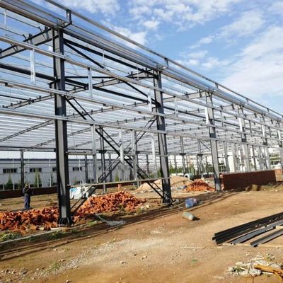 Q355B PEB هيكل فولاذي مبنى مستودع فولاذي مصنوع مسبقاً