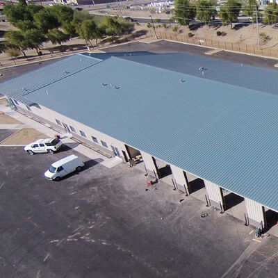 ورشة إنتاج وتجهيز الهياكل الفولاذية ذات السقف المائل