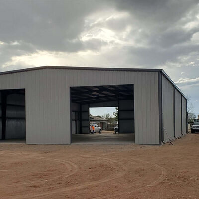 ورشة إنتاج وتجهيز الهياكل الفولاذية ذات السقف المائل